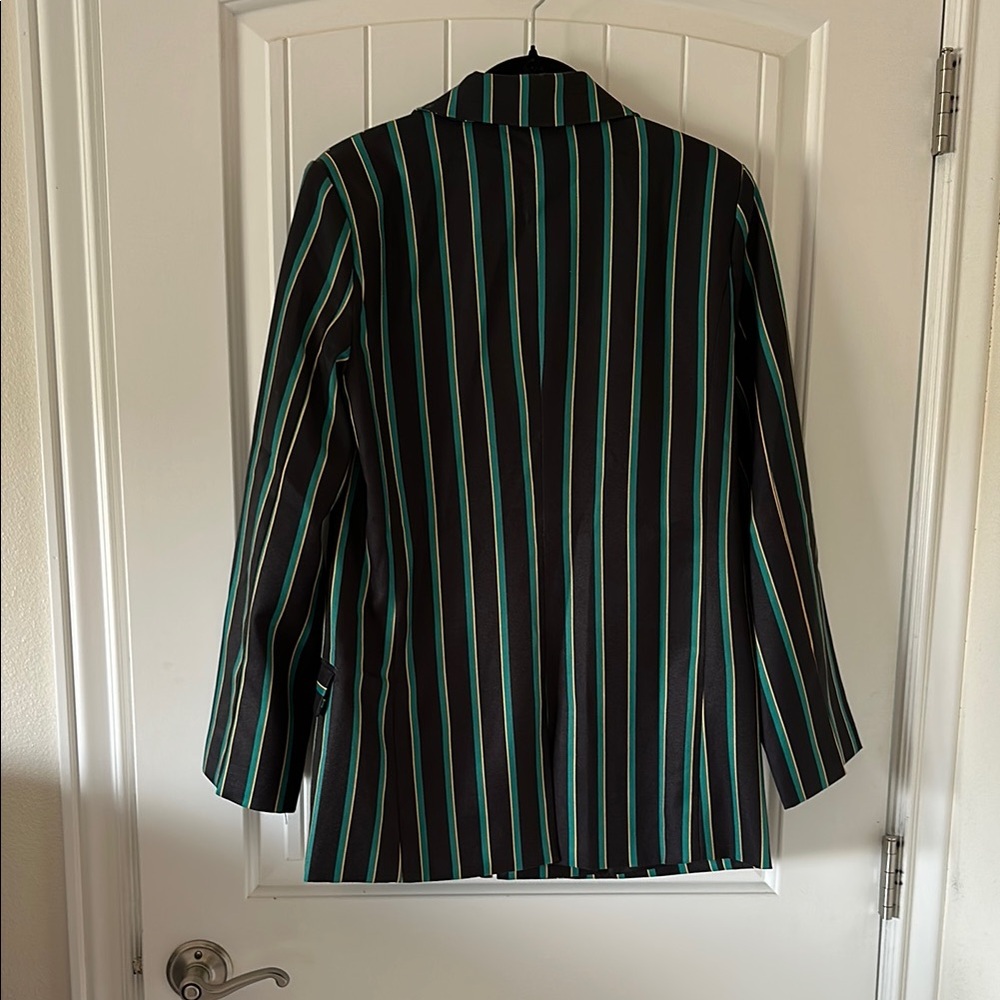 Striking Black and Green Striped Blazer with Notched Lapels - Picture 3 of 4